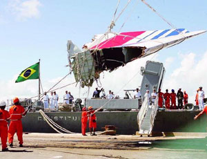 Airbus La Marina militare brasiliana recupera un frammento della coda