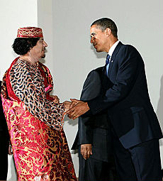gheddafi_obama La stretta di mano tra Gheddafi e Obama