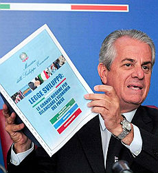 Scajola Il ministro Scajola illustra il ddl