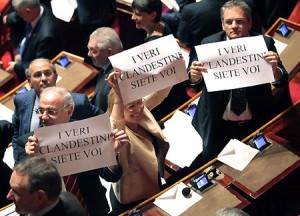 senato01 Senatori Idv in protesta