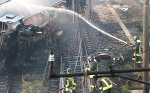 viareggio_1855 Vigili del fuoco intenti a spegnere le fiamme